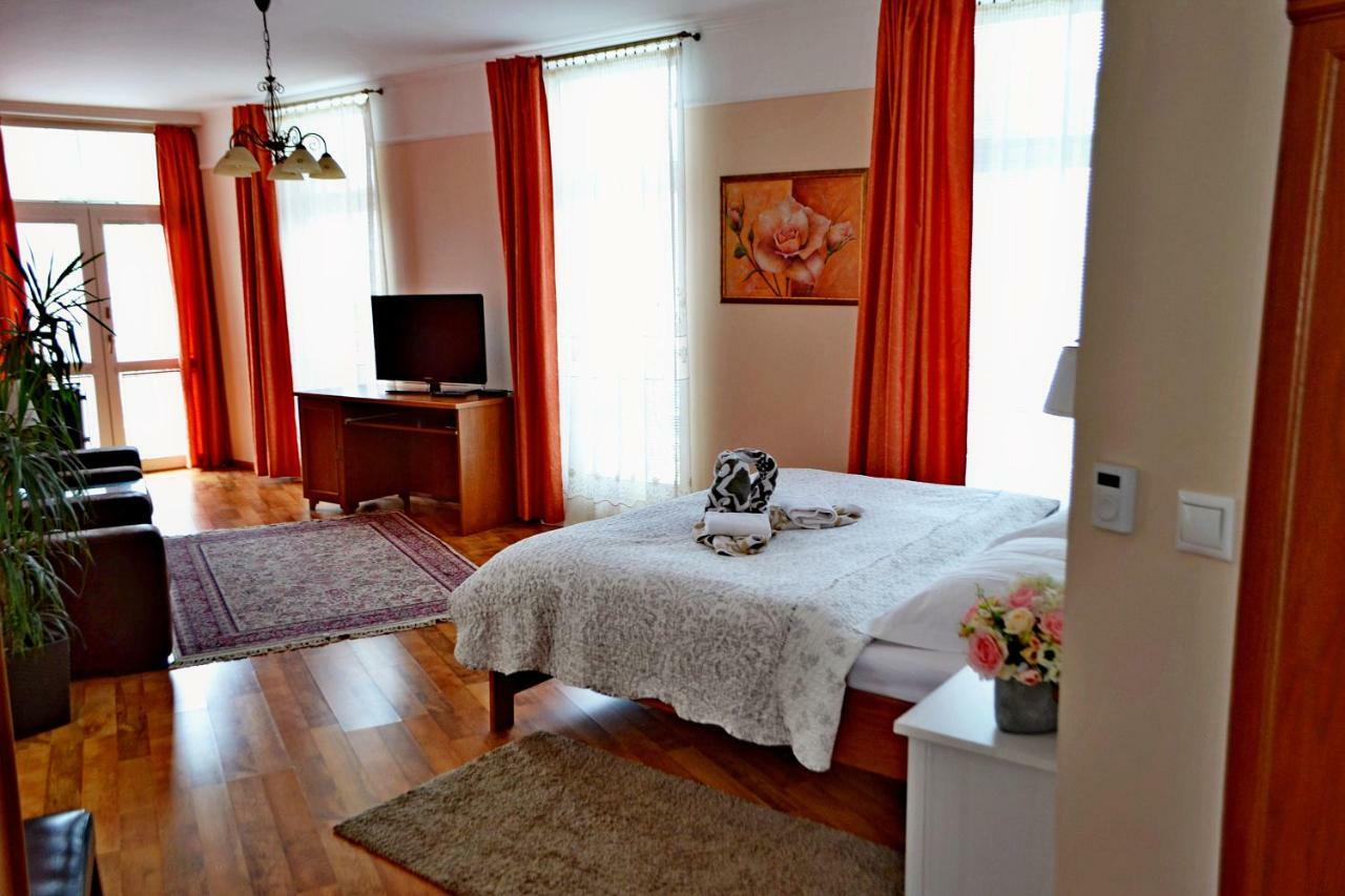 Penzion Daniela Rajecké Teplice Exterior foto